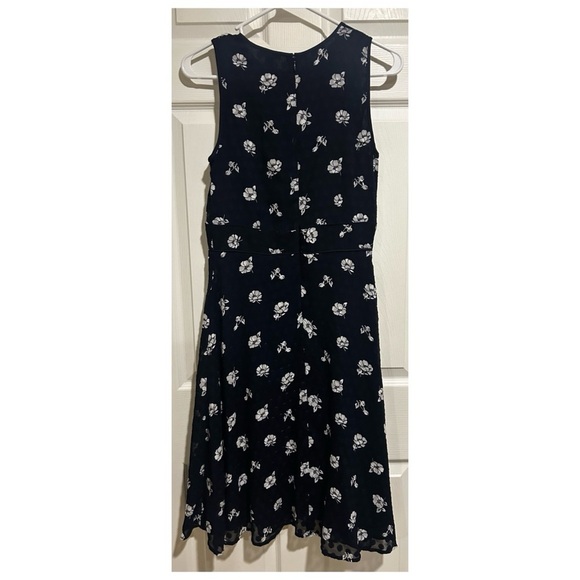 NWOT Ann Taylor Women’s Floral Sleeveless Dress - Navy and White Sz. 4 - Picture 2 of 9
